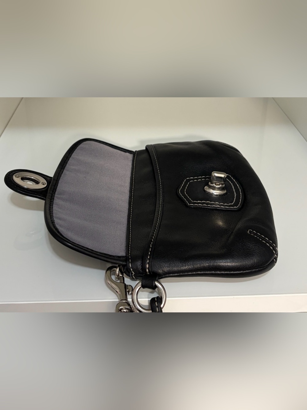 Coach 1941 Legacy Black Leather Silver Turn Lock Wristlet Clutch w/ Zip Closure - Picture 9 of 16